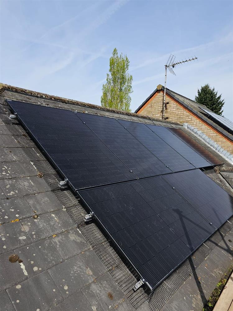 Domestic Solar and Battery Installation in Reading, Berkshire.