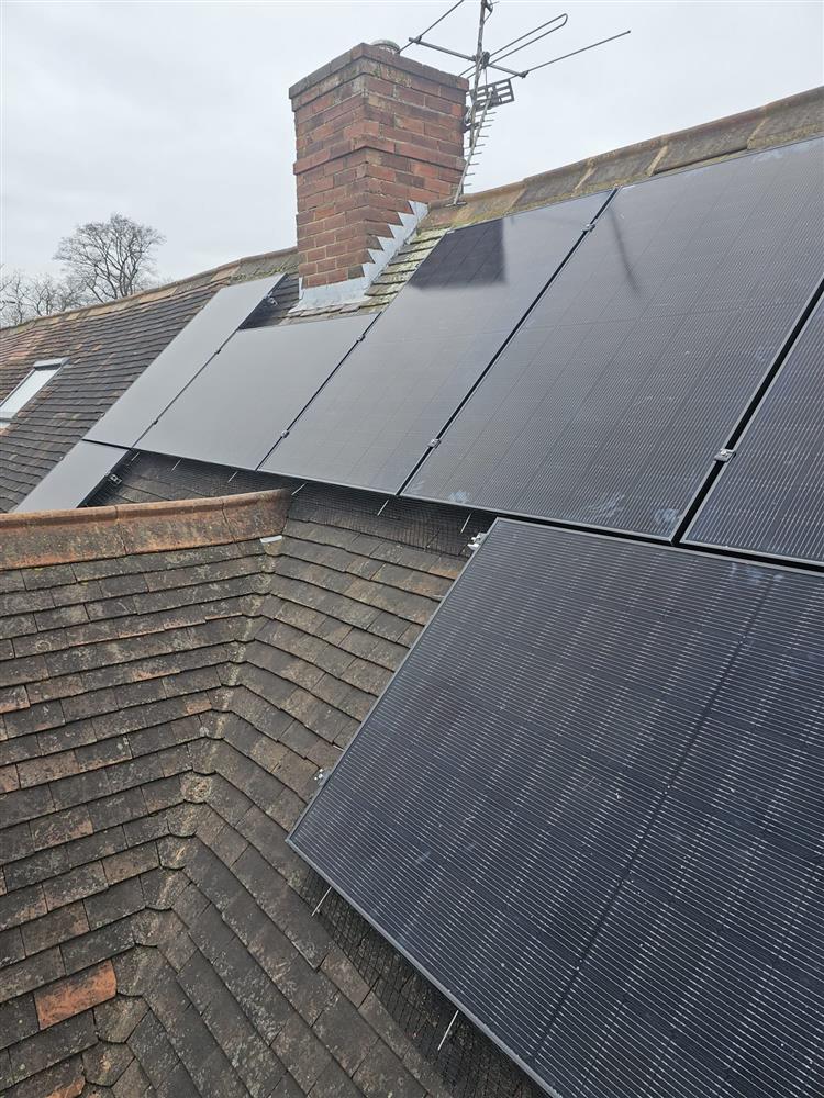 Domestic Solar and Battery Installation in Reading, Berkshire.